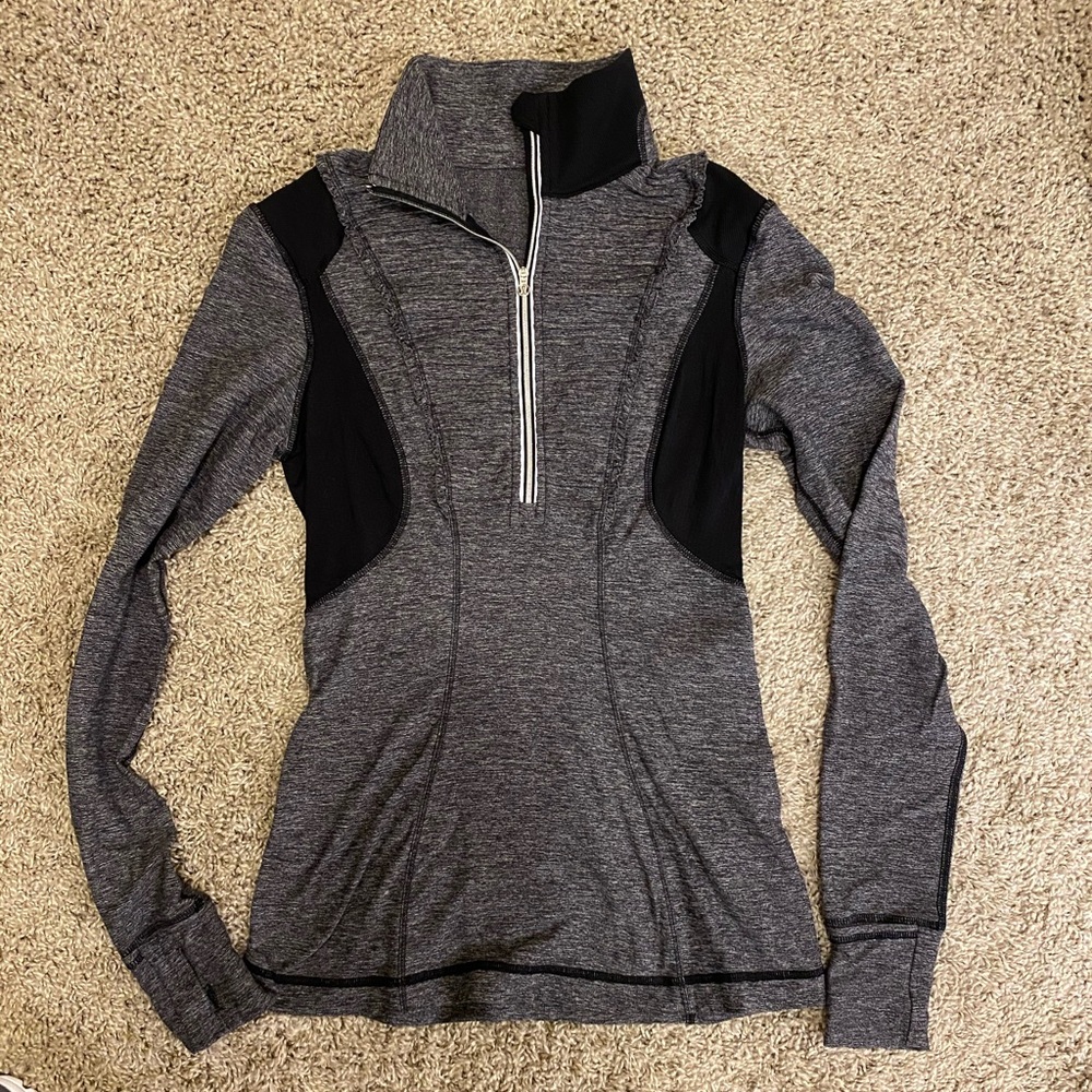 Lululemon women’s grey pullover!